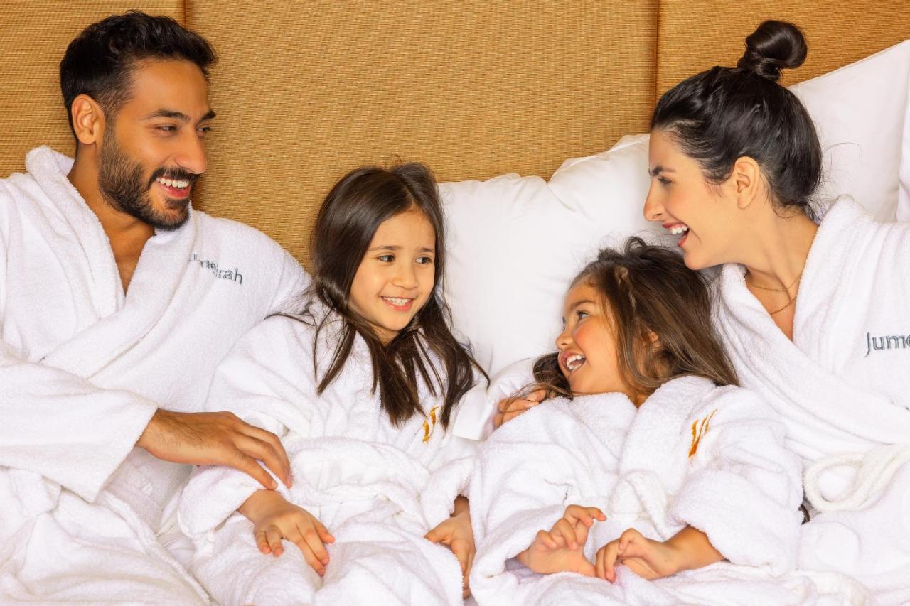 Jumeirah Messilah Beach Kuwait Kuvait Kültér fotó Family at the spa