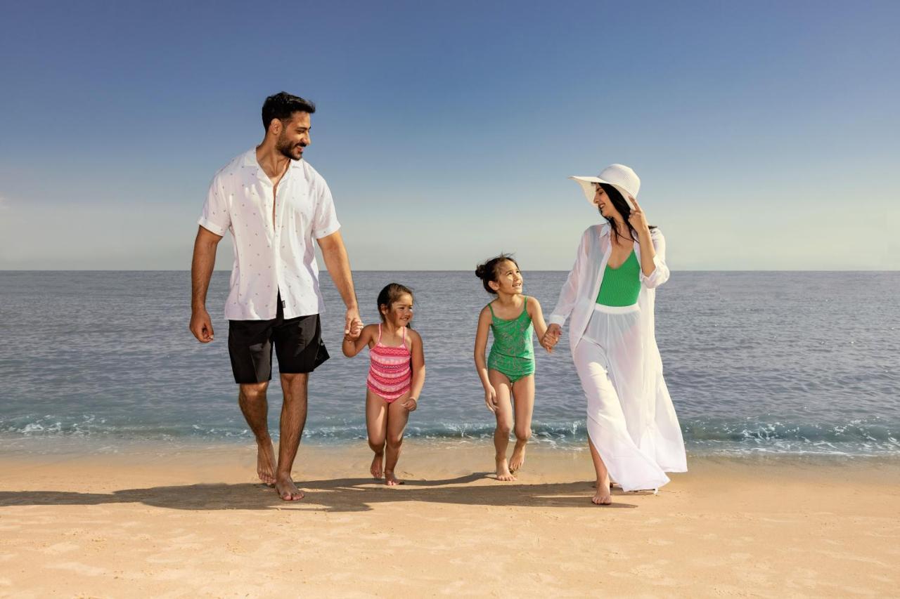 Jumeirah Messilah Beach Kuwait Kuvait Kültér fotó Family on the beach