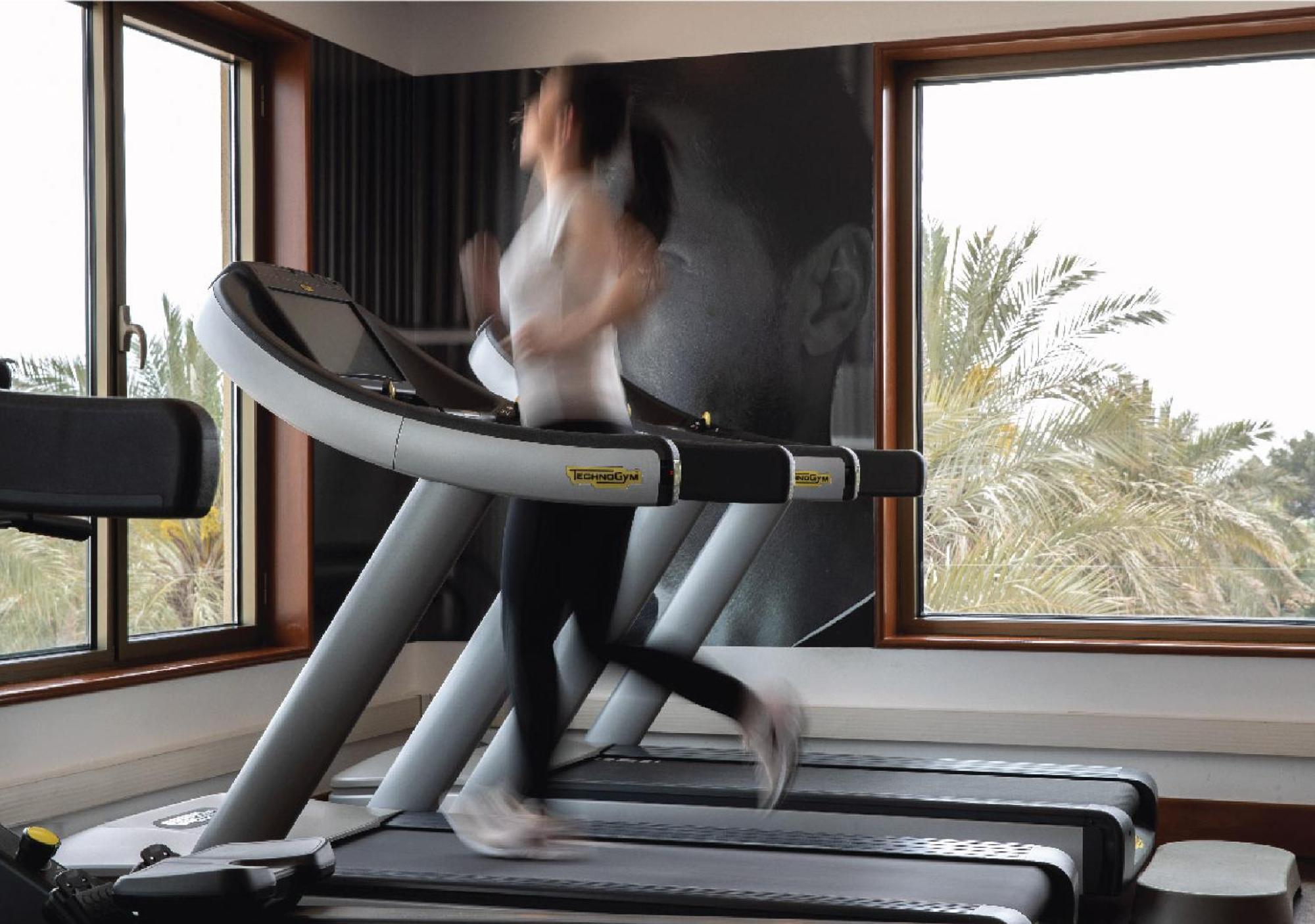 Jumeirah Messilah Beach Kuwait Kuvait Kültér fotó A treadmill in use