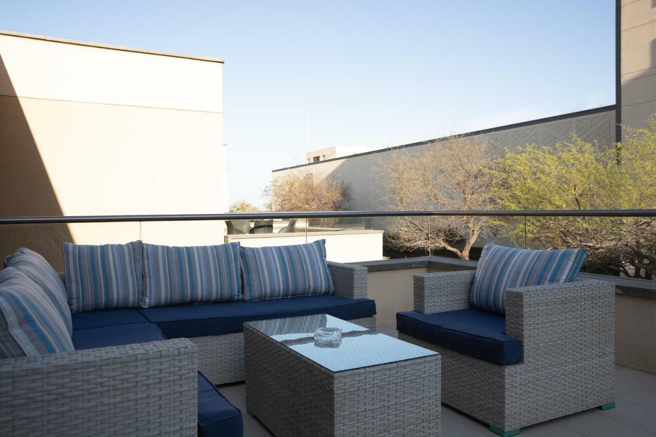 Jumeirah Messilah Beach Kuwait Kuvait Kültér fotó A rooftop lounge at the Hotel Indigo in Scottsdale, Arizona